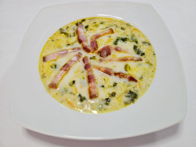 Ciorbă de salată verde cu bacon 2.4 Kg